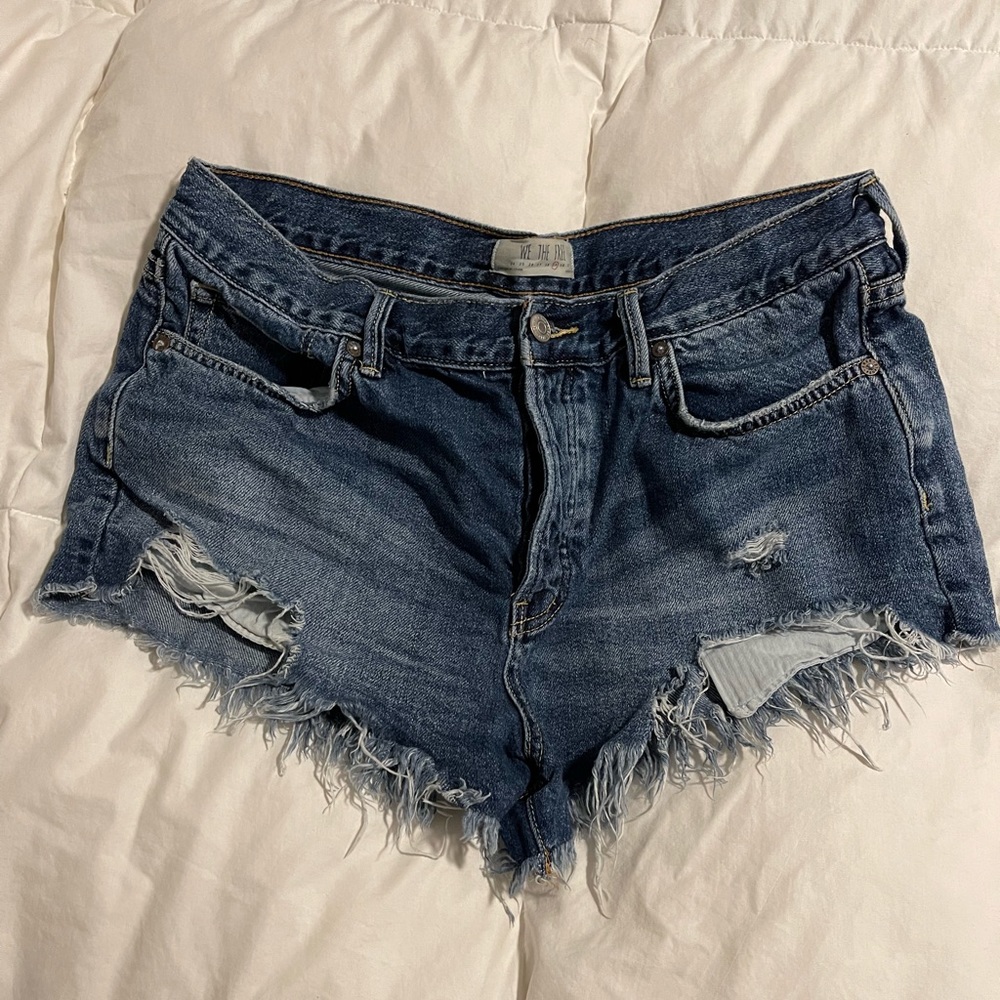 Free People / Loving Good Vibrations Cutoffs / Size 29